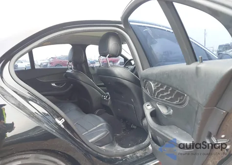 2016 Mercedes-Benz C 300 z USA, uszkodzony, nr VIN 55SWF4JB5GU115851